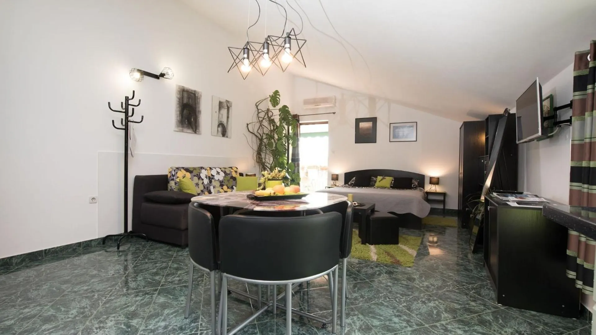 Stylish Lovran Sea View Apartments 克罗地亚